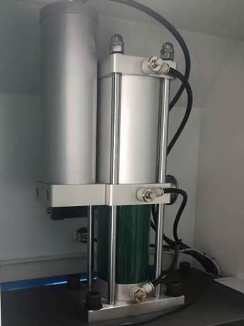 Pressurized bar for stamping board